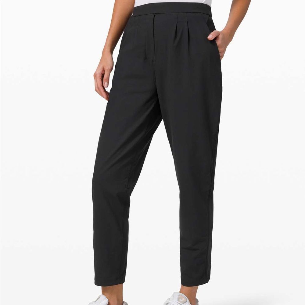 {Lululemon Athletica} essential HR trouser -size 4